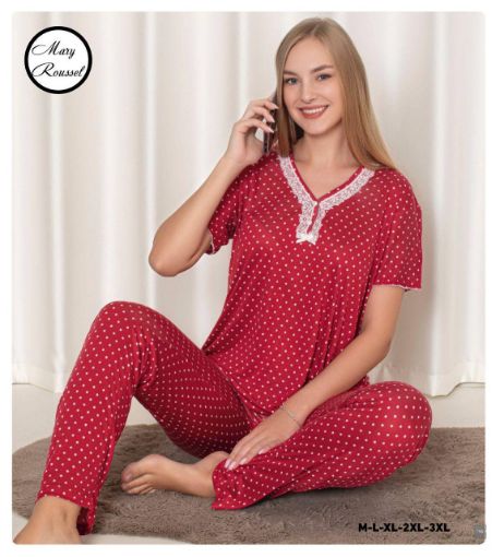 kırmızı zemin üzerine beyaz puantiyeli, kısa kollu ve dantel detaylı  pijama resmi